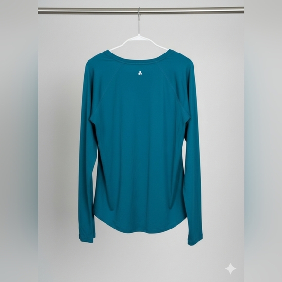 Tek Gear Adaptive Long Sleeve Performance Tee Size: LARGE, (EUC) - Picture 4 of 6